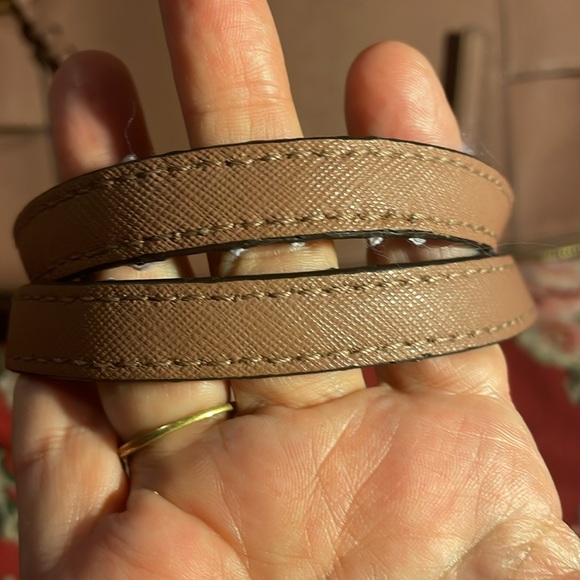 Michael Kors Jet Set Travel Tote, GUC - Picture 8 of 14